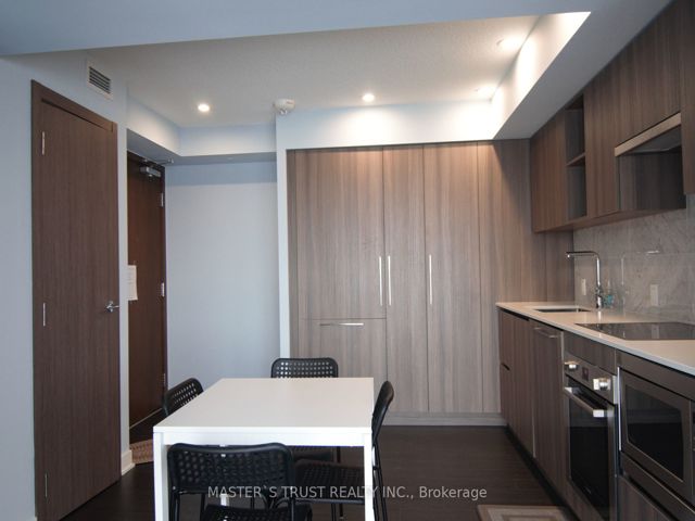 2211 - 19 Bathurst St