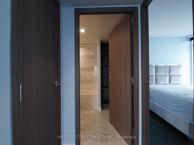 2211 - 19 Bathurst St