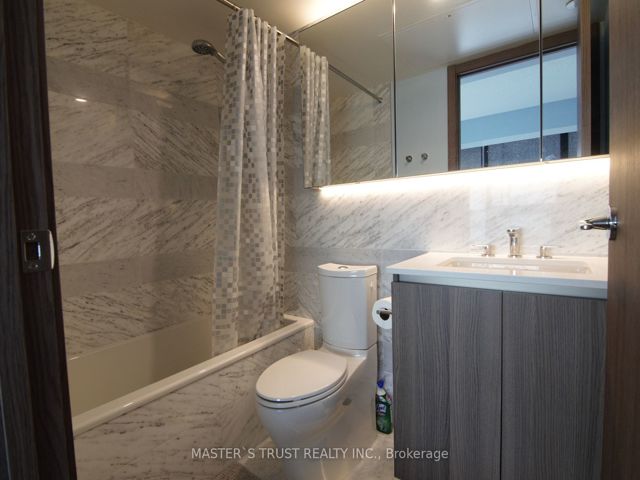 2211 - 19 Bathurst St
