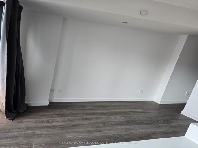 1903 - 215 Queen St W