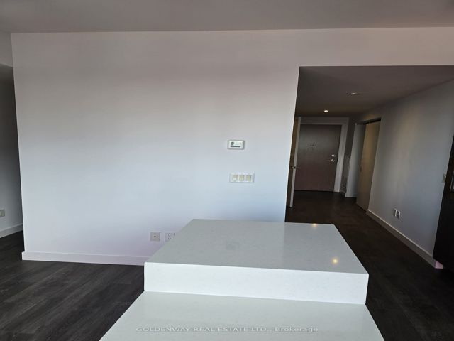 1903 - 215 Queen St W