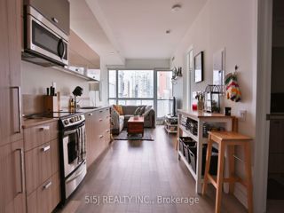 1506 - 290 Adelaide St W