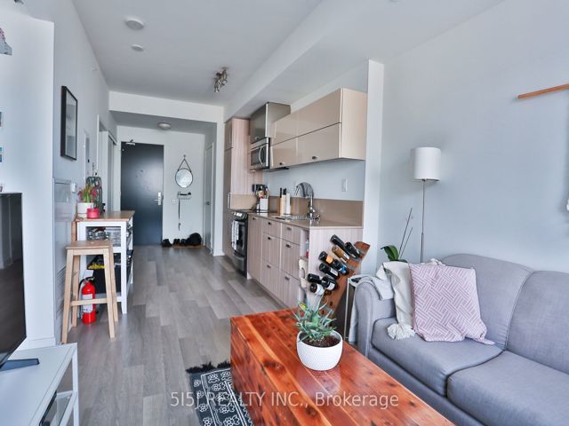 1506 - 290 Adelaide St W