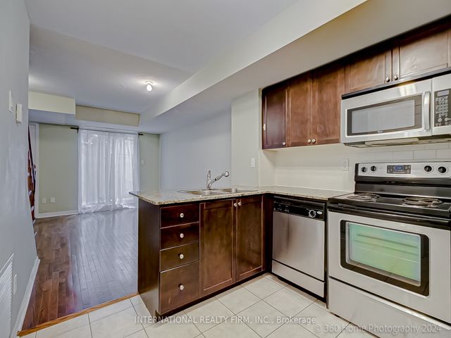 TH 141 - 21 Ruttan St