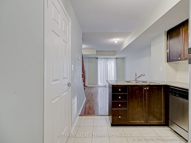 TH 141 - 21 Ruttan St