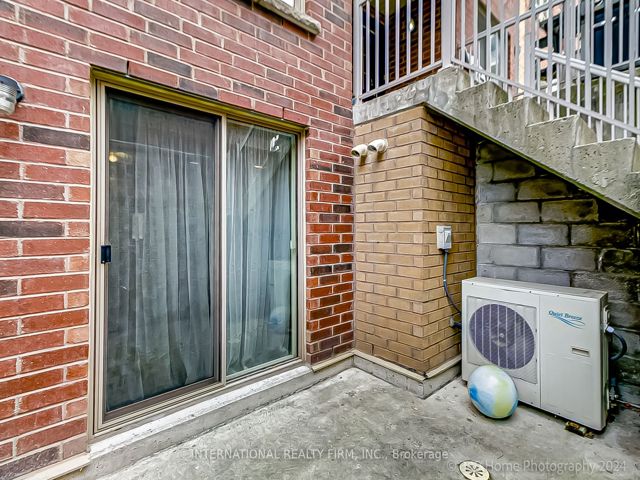TH 141 - 21 Ruttan St
