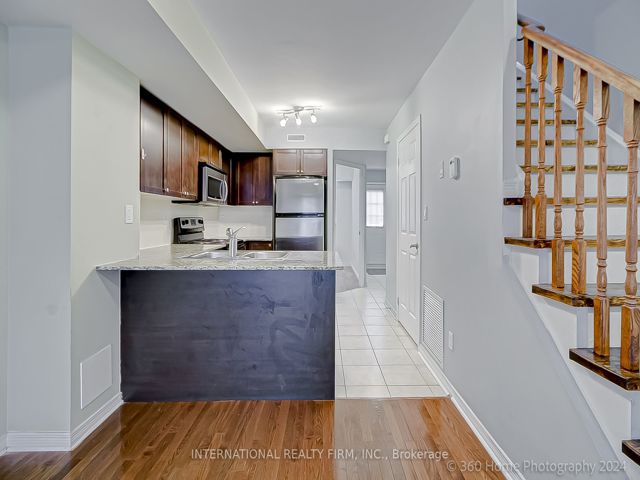 TH 141 - 21 Ruttan St