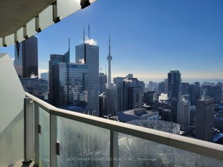 5810 - 197 Yonge St