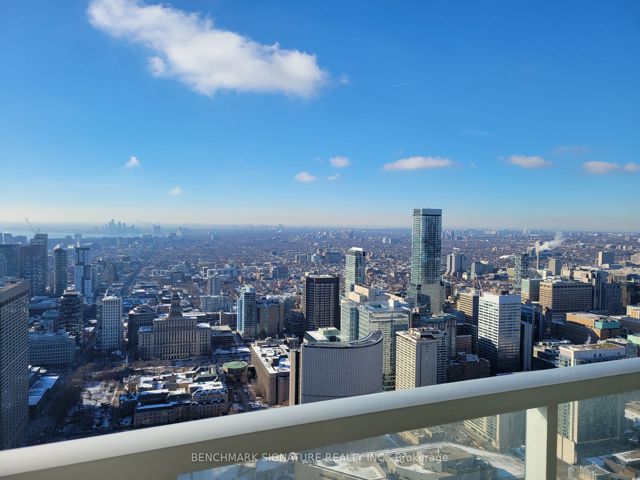 5810 - 197 Yonge St
