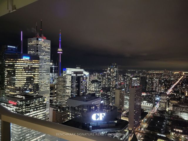 5810 - 197 Yonge St