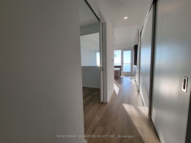 5810 - 197 Yonge St