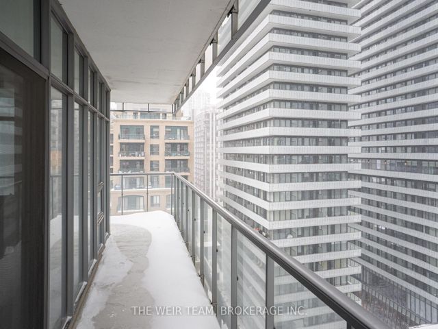 1411 - 33 Charles St E