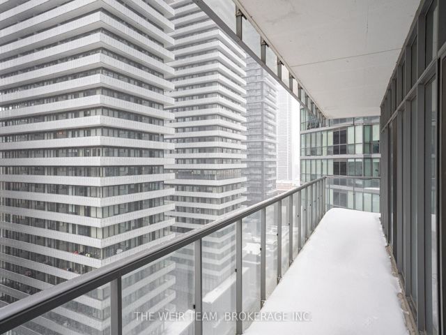 1411 - 33 Charles St E