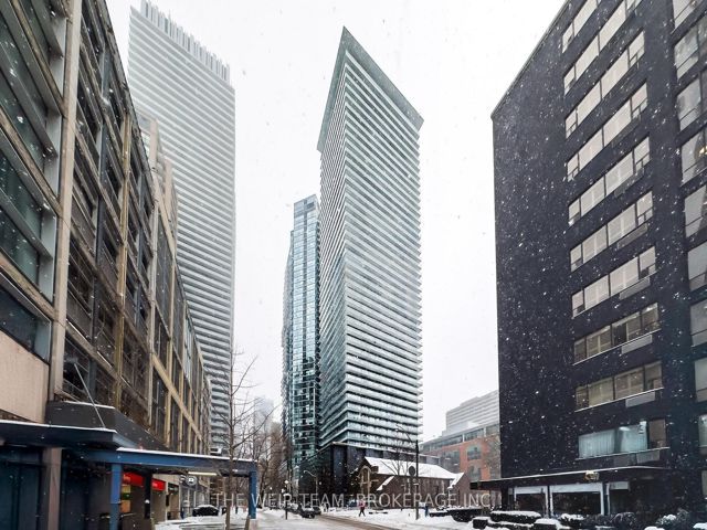 1411 - 33 Charles St E