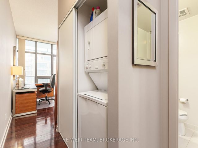 1411 - 33 Charles St E
