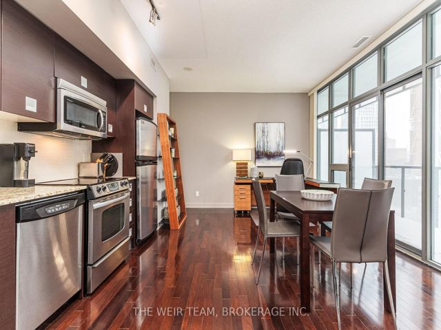 1411 - 33 Charles St E