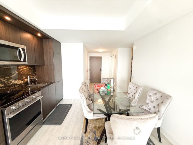 1433 - 20 Inn On The Park Dr