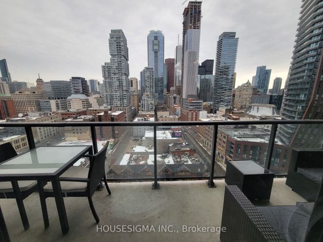 1507 - 290 Adelaide St W