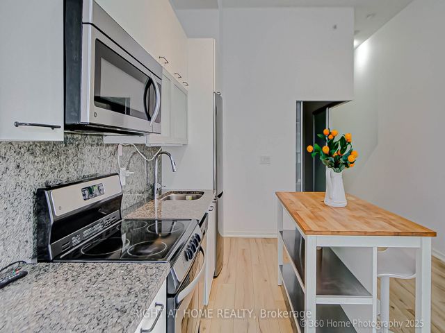 306 - 36 Lisgar St