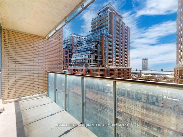 906 - 69 Lynn Williams St