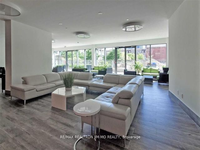 906 - 69 Lynn Williams St