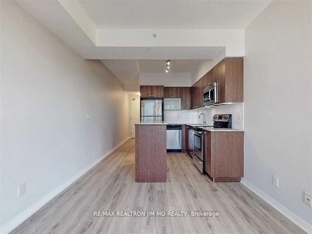 906 - 69 Lynn Williams St