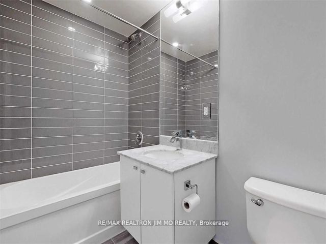 906 - 69 Lynn Williams St