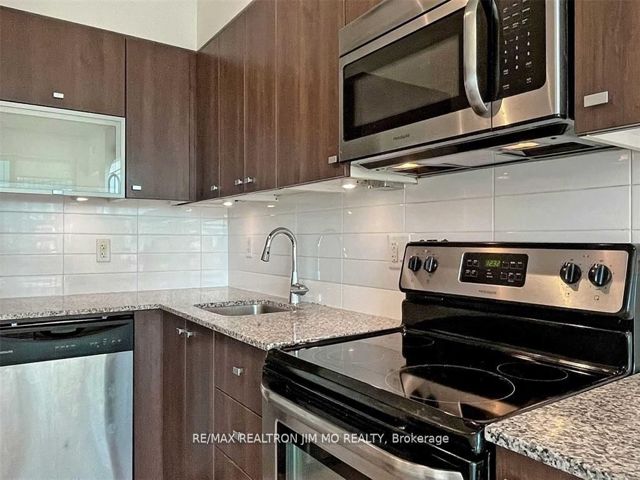 906 - 69 Lynn Williams St