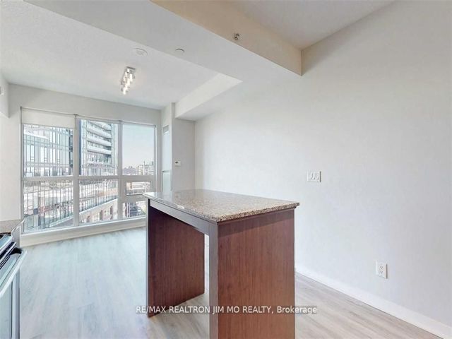 906 - 69 Lynn Williams St