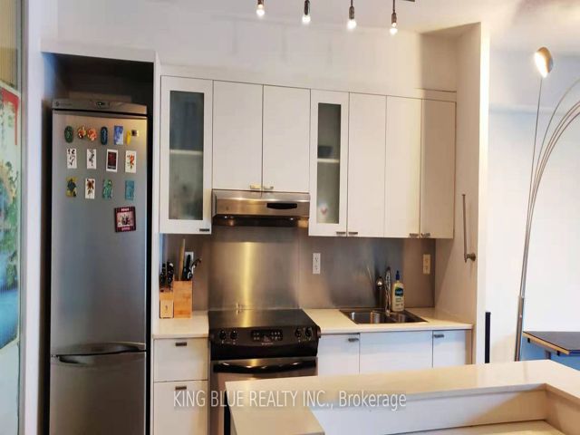 850 - 111 Elizabeth St