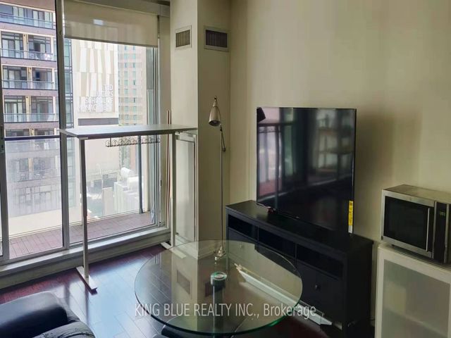 850 - 111 Elizabeth St