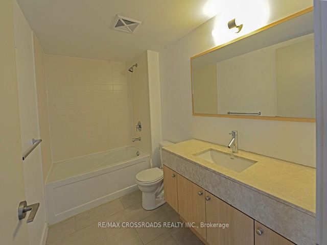 2109 - 126 Simcoe St