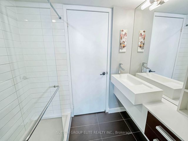 1611 - 38 Dan Leckie Way