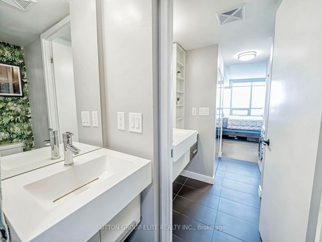 1611 - 38 Dan Leckie Way