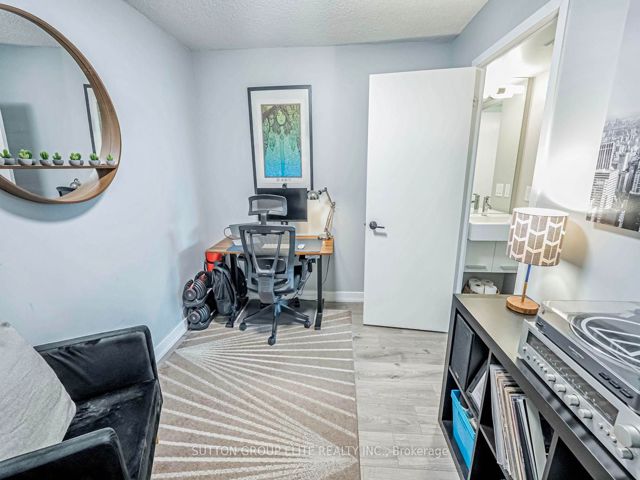 1611 - 38 Dan Leckie Way