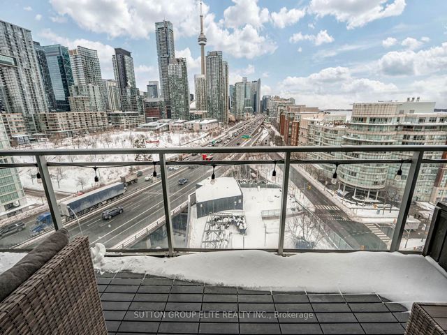 1611 - 38 Dan Leckie Way