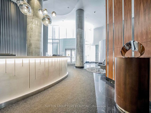 1611 - 38 Dan Leckie Way