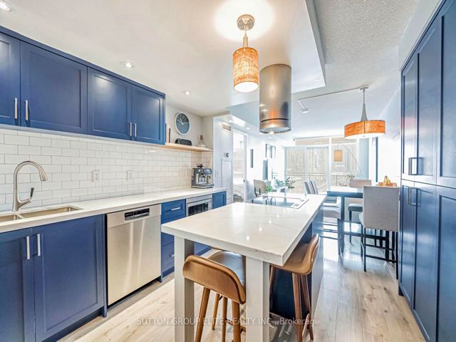 1611 - 38 Dan Leckie Way