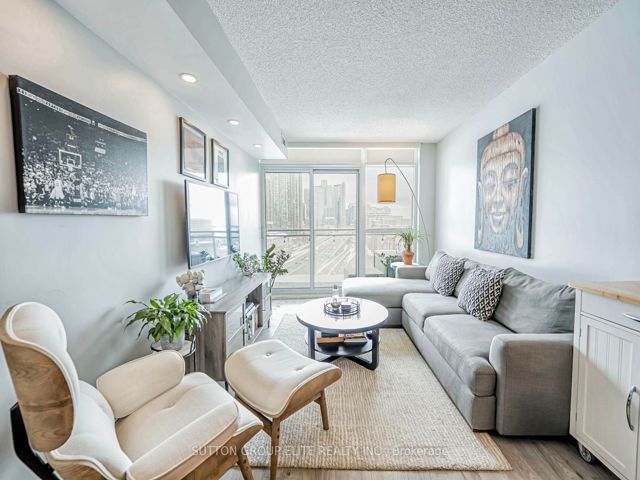 1611 - 38 Dan Leckie Way