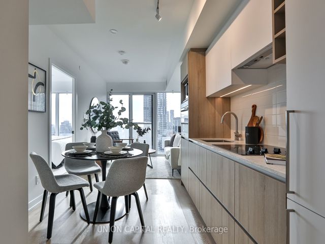 2916 - 319 Jarvis St