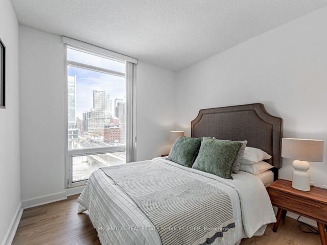 1002 - 4K Spadina Ave