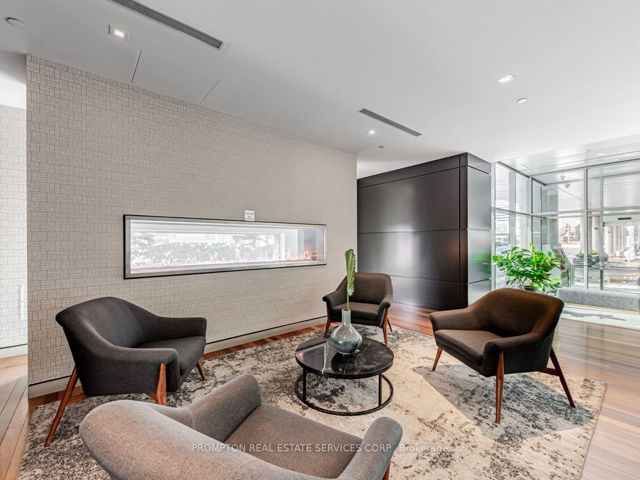 1002 - 4K Spadina Ave