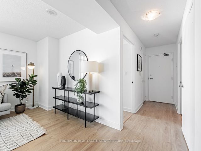 1002 - 4K Spadina Ave
