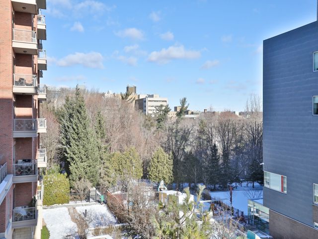 317 - 21 Burkebrook Pl