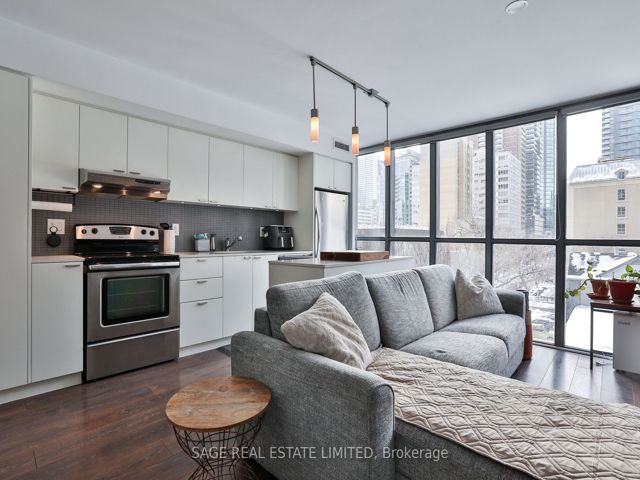 404 - 110 Charles St E