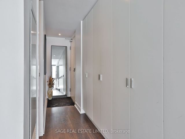404 - 110 Charles St E