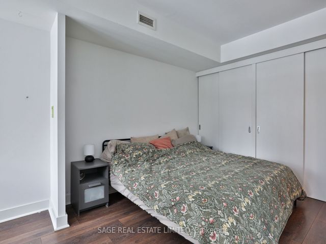 404 - 110 Charles St E