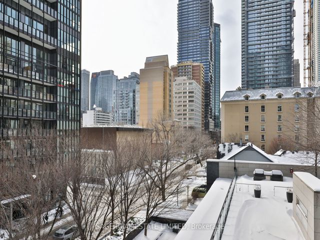 404 - 110 Charles St E