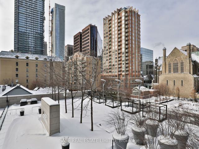 404 - 110 Charles St E