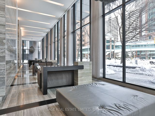 404 - 110 Charles St E